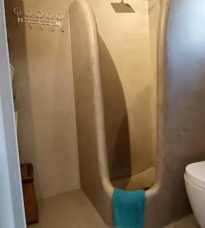 Traditionnal Mykonian * Ornos (Mykonos)