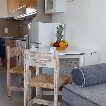 Traditionnal Mykonian * Ornos (Mykonos)