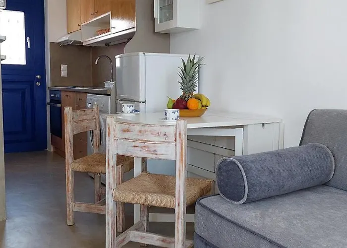 Traditionnal Mykonian * Ornos (Mykonos)