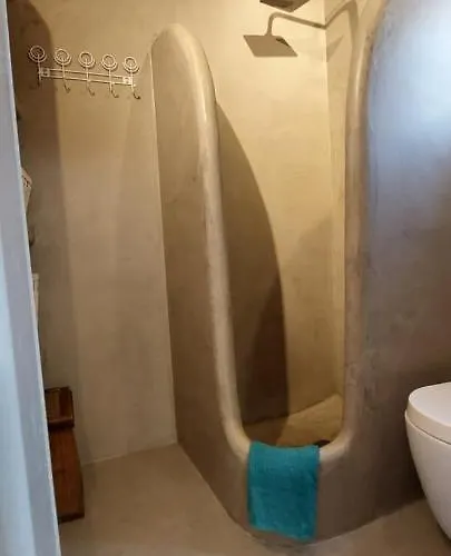 Traditionnal Mykonian * Ornos (Mykonos)